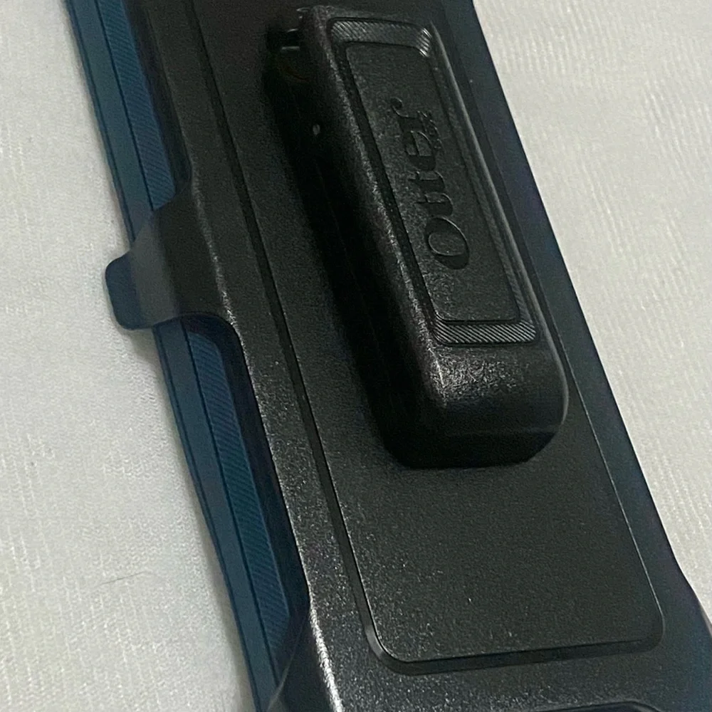 ❌ FREE IN YOUR BUNDLE ❌OtterBox Defender Series Screenless Edition Black Case